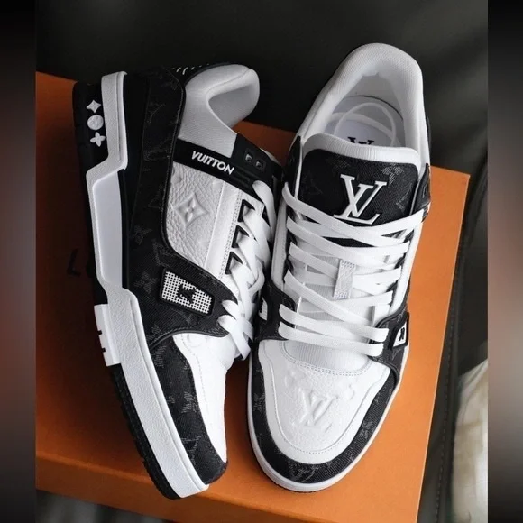 Louis Vuitton Trainer Sneaker Black and White US 11 - Picture 4 of 8